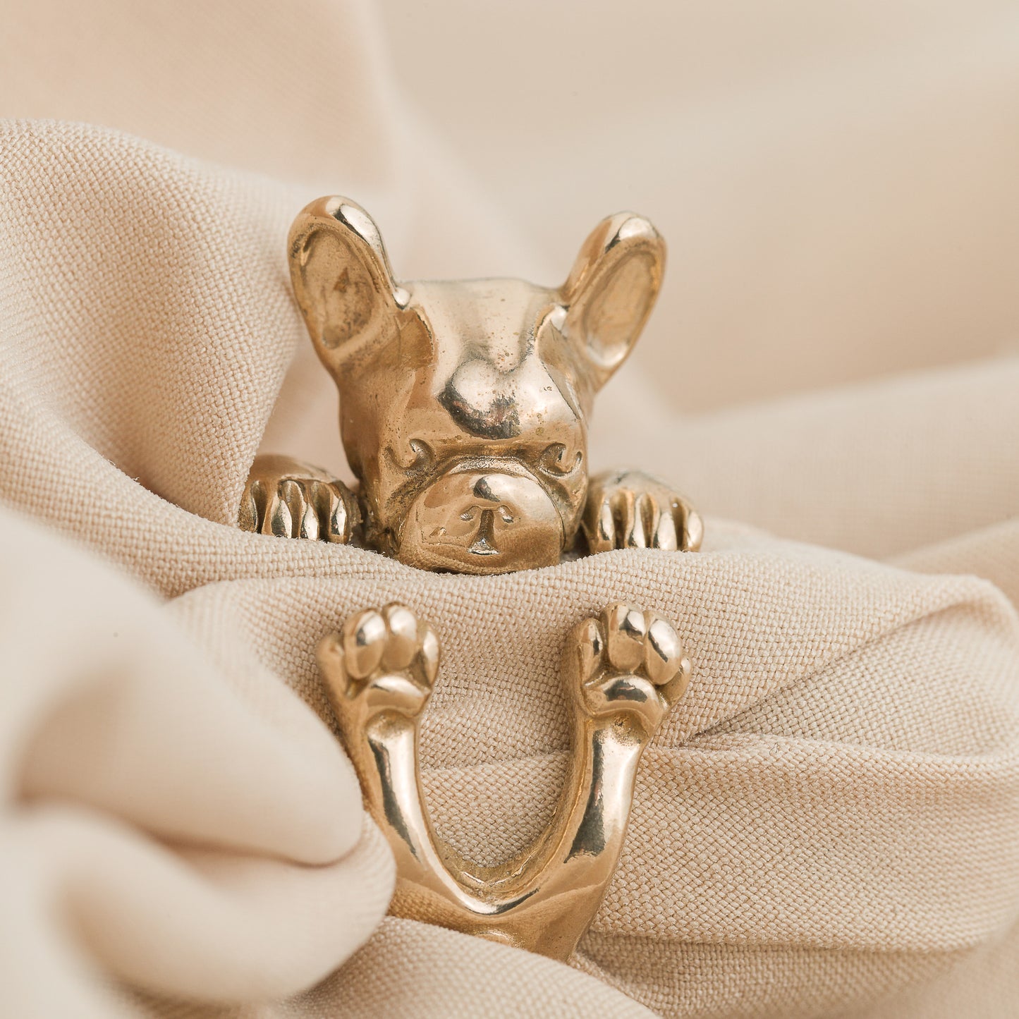 Bulldog francese ring- argento scolpito - - dog lover - - amante dei cani - smaltato - My Silver pet ring dog hug : french bull dog